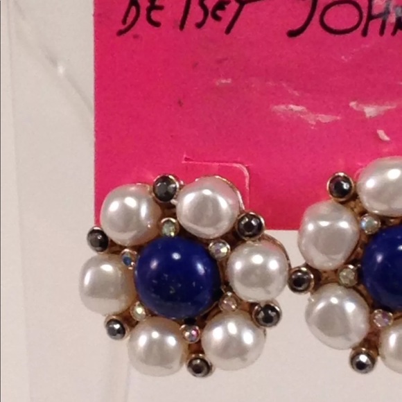 Betsey Johnson Ship Shape Pearl Button Earrings - Picture 3 of 5